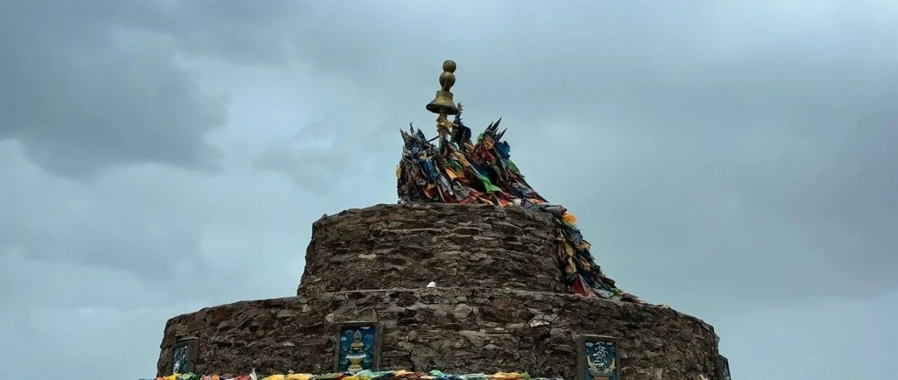 Featured image of post 云雾缭绕贺兰云天，高笋入云巴彦笋布尔峰